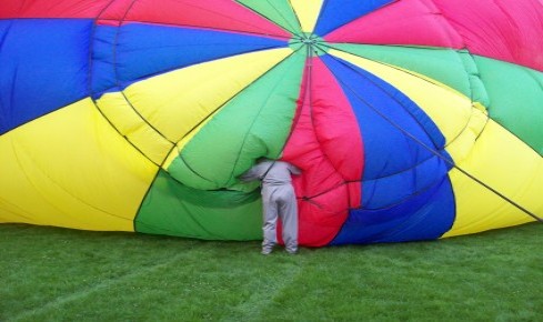 Top ballon panel in a fully secured position